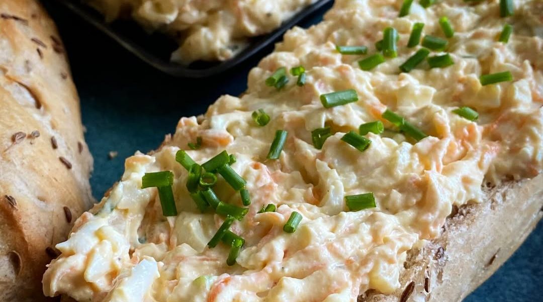 Vajíčková nátierka s tvarohom: jednoduchý a nadýchaný recept